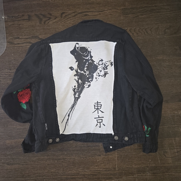 Used jean jacket - Picture 2 of 3